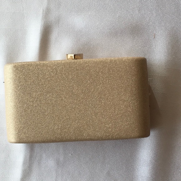 Gold Box Style Clutch (w/shoulder strap) with Heart Clasp. - Picture 2 of 6